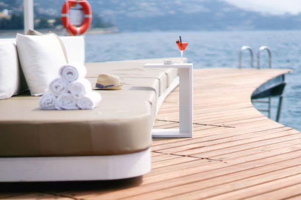 Luxury Beach Bar and Terrace Monaco Life Club καναπέδες