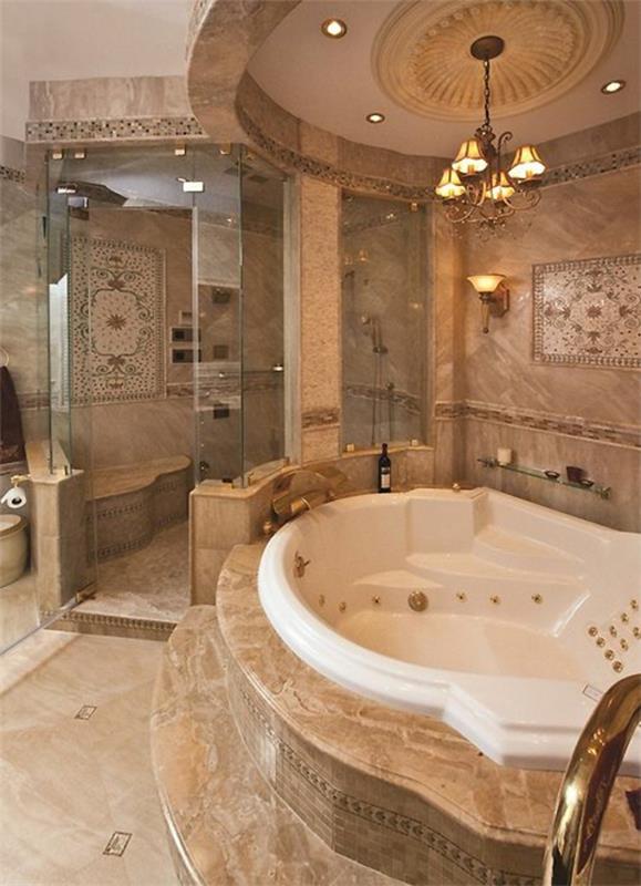 Πολυτελές σχεδιασμό μπάνιου με ενσωματωμένες χρυσές μπανιέρες