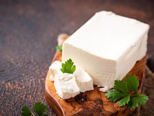 Τροφές πλούσιες σε μαγνήσιο Το τυρί φέτα υγιές περιέχει ασβέστιο μαγνήσιο