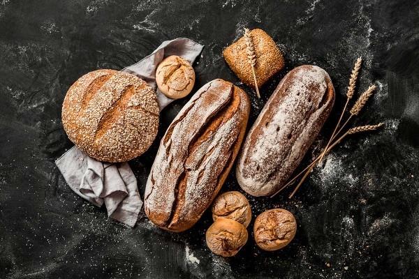 Τα τρόφιμα πλούσια σε μαγνήσιο ψωμί ολικής αλέσεως είναι υγιή