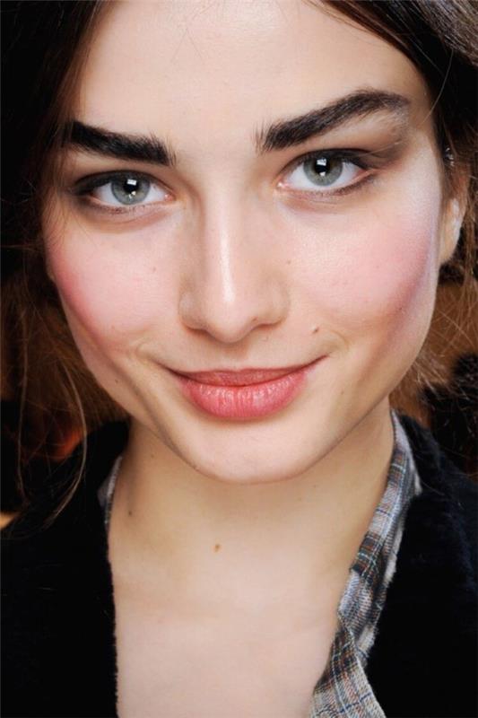 Makeup Trends 2021 - Αυτές οι εμφανίσεις είναι επί του παρόντος εντελώς στην τάση των παχιών φρυδιών
