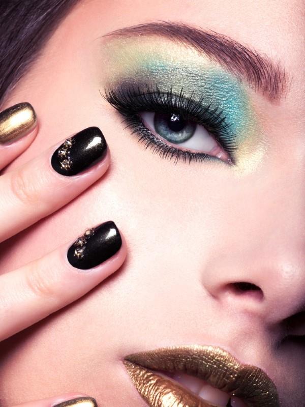 Makeup Trends 2021 - Αυτές οι εμφανίσεις είναι επί του παρόντος τελείως σε smokey eyes τιρκουάζ