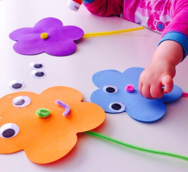 Ζωγραφική και χειροτεχνία με παιδιά 2 ετών - δημιουργικές και απλές ιδέες για νήπια που κάνουν πρόσωπα από σφουγγάρι από καουτσούκ