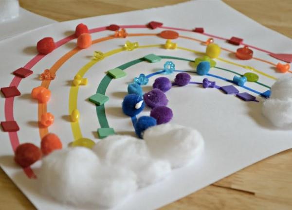 Ζωγραφική και χειροτεχνία με παιδιά 2 ετών - δημιουργικές και απλές ιδέες για μικρά παιδιά παιχνίδι χρωμάτων ουράνιου τόξου