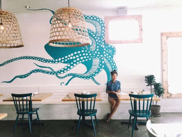 Οι θαλάσσιες ταπετσαρίες παρέχουν μια καλοκαιρινή αίσθηση όλο το χρόνο cafe restaurant meeresbewohner