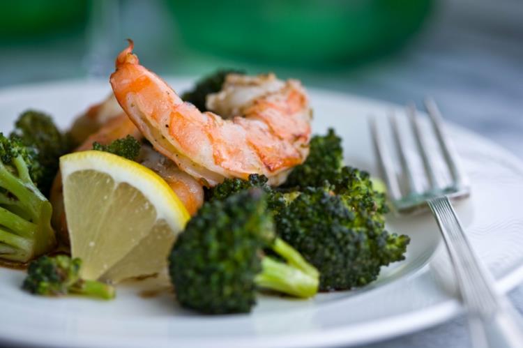 Συνταγές θαλασσινών γαρίδων με συμβουλές υγιεινής διατροφής μπρόκολου