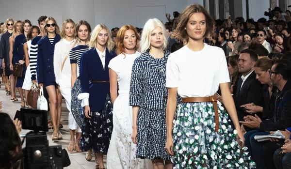 Συλλογή Michael Kors τρέχουσα σχεδιάστρια μόδας άνοιξη καλοκαίρι 2015