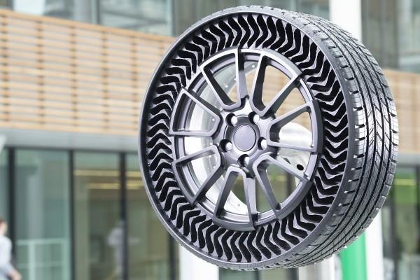 Η Michelin και η General Motors αναπτύσσουν ελαστικά χωρίς αέρα μέχρι τα νέα tweels της Michelin