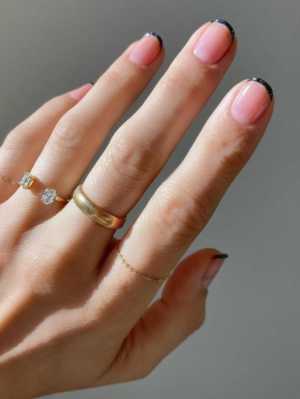 Micro Manicure απλό σχέδιο νυχιών Micro French trend nail