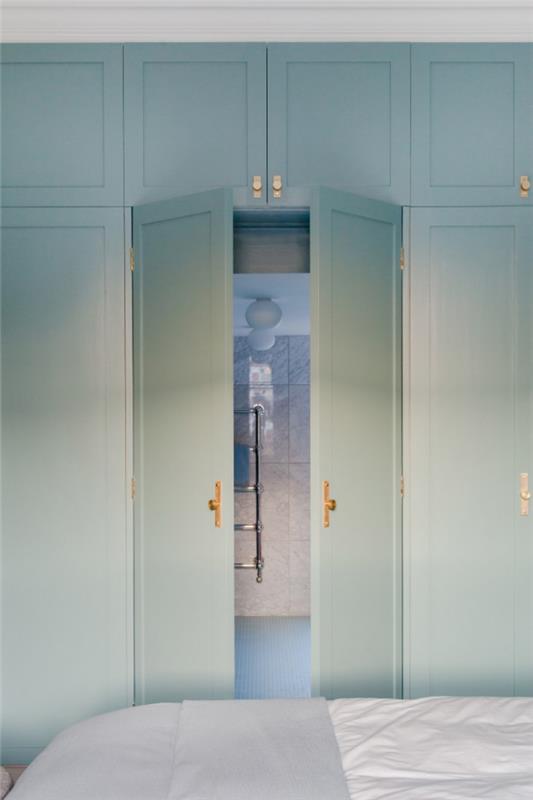 Μοντέρνο αιώνα, μοντέρνο στυλ, υπνοδωμάτιο από ατσάλι, μπλε επιφάνειες, ενσωματωμένη ντουλάπα, υπνοδωμάτιο