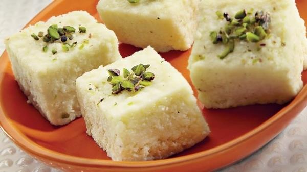 Ινδικό στυλ Milkmaid Recipes 10 Νόστιμες και γρήγορες ιδέες για επιδόρπια Kalakand