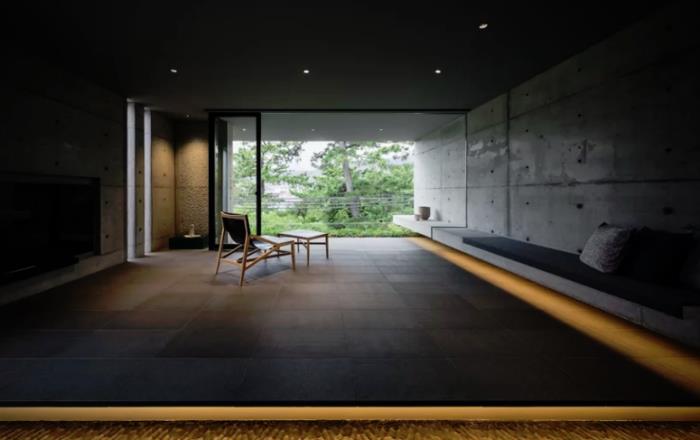 Μινιμαλιστικό πέτρινο και τσιμεντένιο σπίτι στην Ιαπωνία Καθαρός μινιμαλισμός στο εσωτερικό σαλόνι
