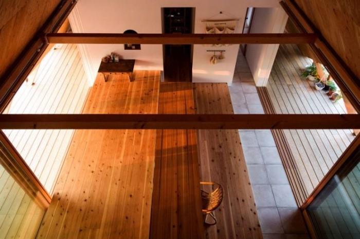Μινιμαλιστικό σπίτι στην Ιαπωνία Ξύλινα δοκάρια και ξύλινη επένδυση Έπιπλα και διακόσμηση παραδοσιακά μινιμαλιστικά