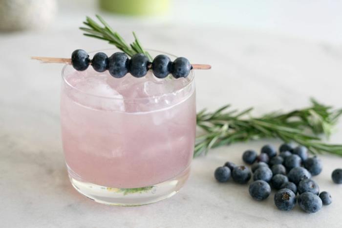 Καλοκαιρινά ποτά mocktails ιδέες 2021 mockteils συνταγές βατόμουρα
