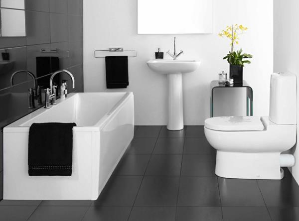 Μοντέρνες ιδέες μπάνιου πολυτελής άνετη μπανιέρα ασπρόμαυρο σχέδιο