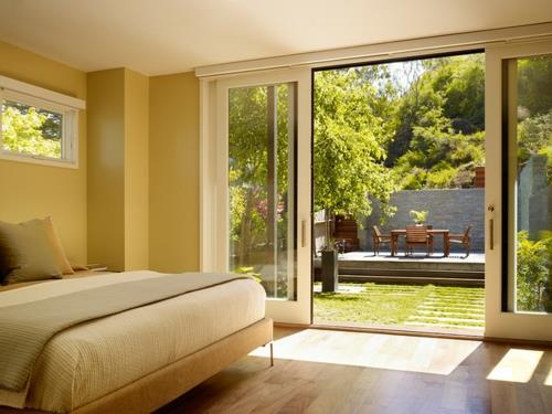 Μοντέρνα βεράντα με ξύλινα έπιπλα κήπου υπνοδωμάτιο διπλό κρεβάτι