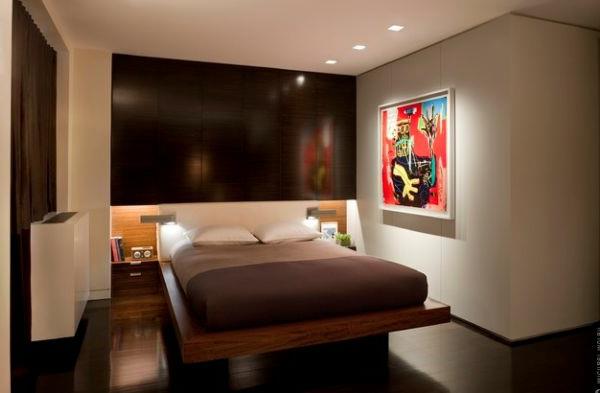 Μοντέρνο δωμάτιο νεολαίας επιπλωμένο με καφετί κρεβάτι με ξύλινο στρώμα ζωγραφικής