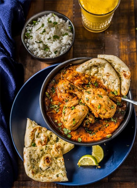 Breadωμί Naan που ψήνει ινδικό φαγητό ρύζι Basmati