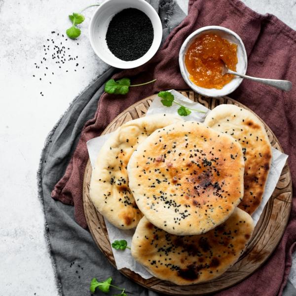 Bήστε ψωμί naan χωρίς φούρνο tandoor
