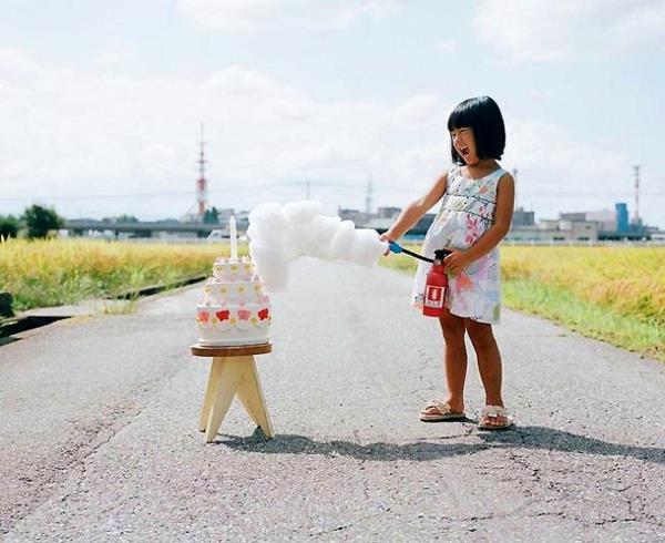Nagano Toyoka κόρη αστείες παιδικές φωτογραφίες φωτιά τούρτα