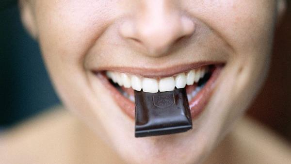 Φυσικά ηρεμιστικά από το φυσικό φαρμακείο και άλλες συμβουλές κατά του στρες μαύρη σοκολάτα υγιεινή