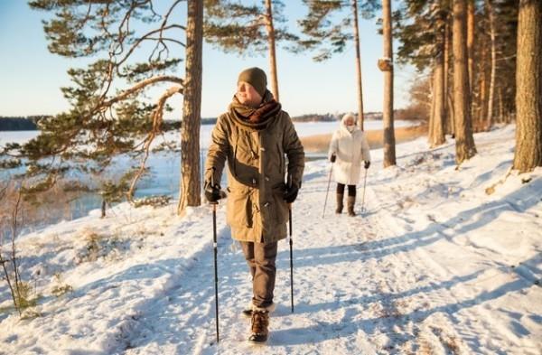 Το σκανδιναβικό περπάτημα το χειμώνα λειτουργεί ενάντια στη χειμερινή κατάθλιψη