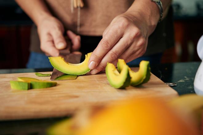 Φάτε υγιεινά φρούτα χάστε βάρος Το αβοκάντο περιέχει υγιή λίπη σταματά κάθε λαχτάρα για φαγητό