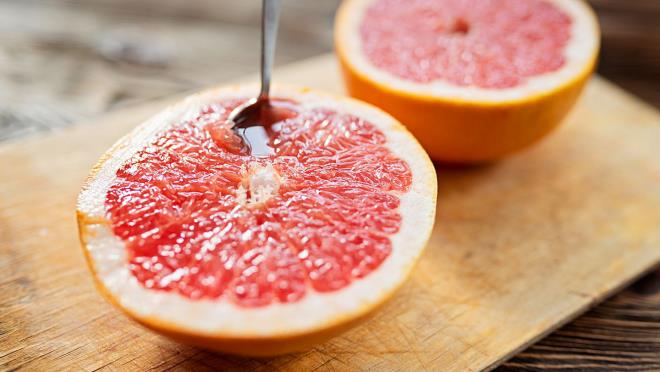 Τρώτε φρούτα για υγιή απώλεια βάρους Τα πορτοκαλί ξινά φρούτα περιέχουν οξύ φρούτων και τονίζουν την πεπτική οδό
