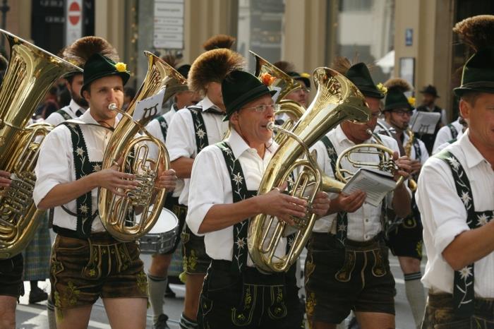 Εγκαίνια της πνευματικής ορχήστρας Oktoberfest του Μονάχου