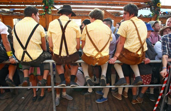 Oktoberfest Μόναχο δερμάτινα καφάσια