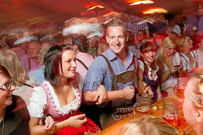Oktoberfest Μόναχο ταλαντεύεται