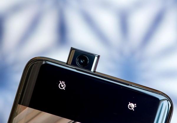 OnePlus 7 και OnePlus 7 Pro - ποια είναι η διαφορά στην αναδυόμενη κάμερα αστεία αλλά πρακτική