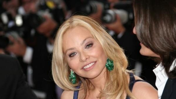 Ornella Muti 64 ετών ακαταμάχητη ομορφιά