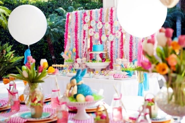 Πασχαλινή διακόσμηση πάρτι κήπου που κάνει πασχαλινές διακοσμήσεις με παιδιά