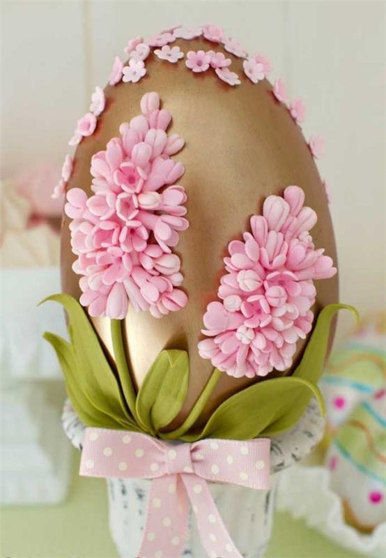 Πασχαλινό αυγό με διακόσμηση λουλουδιών