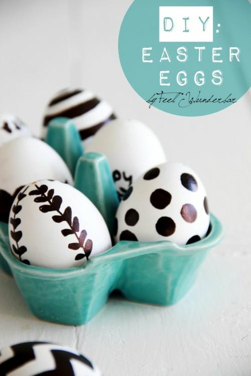 Πασχαλινά αυγά βαμμένα σε ασπρόμαυρο στίγμα