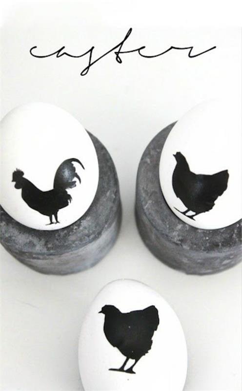 Πασχαλινά αυγά σε ασπρόμαυρα κοτόπουλα