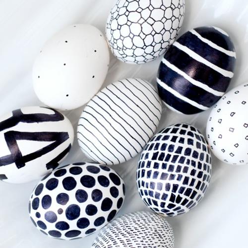 Πασχαλινά αυγά μαύρο και άσπρο χρώμα ενδιαφέρον σχέδιο