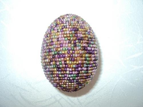 Πασχαλινές χάντρες αυγών διακοσμημένες σε αυθεντική πασχαλινή διακόσμηση