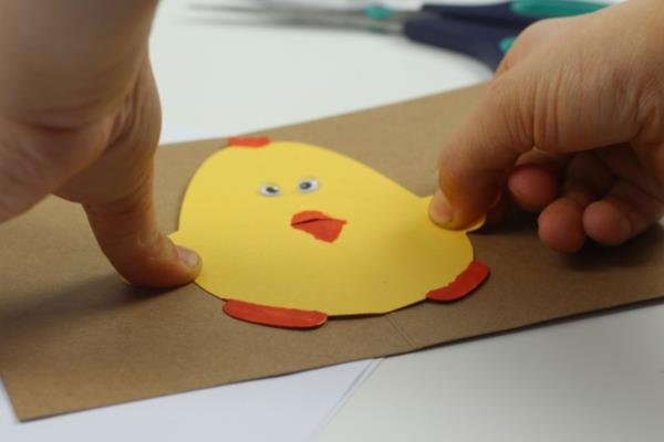 Φτιάξτε πασχαλινές κάρτες Πασχαλινά κοτόπουλα με πόδια και ράμφος Οδηγίες
