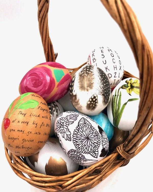 Tinker Πασχαλινά καλάθια - δημιουργικές ιδέες, εορταστικές συμβουλές και πολύ εύκολες οδηγίες για μίμηση καλαθιού με όμορφα πολύχρωμα αυγά
