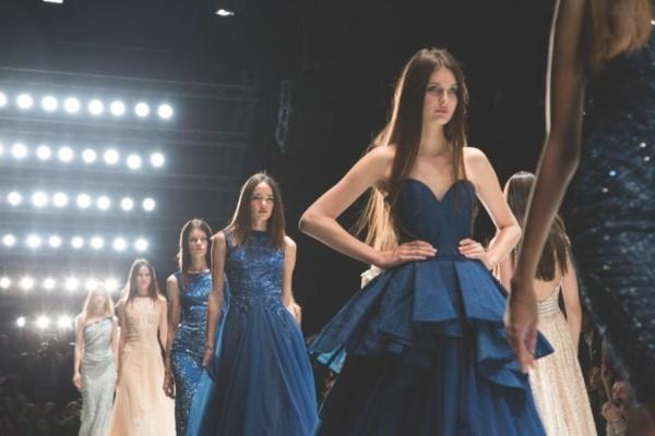Χρώμα Pantone της χρονιάς 2020 τάσεις μόδας σκούρο μπλε