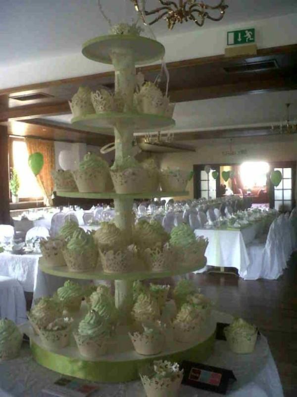 Ταιριαστή βάση για κέικ για γάμους