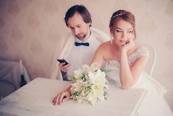 Αποφύγετε ενοχλητικές καταστάσεις που δίνουν προσοχή στη νύφη στη δεξίωση του γάμου