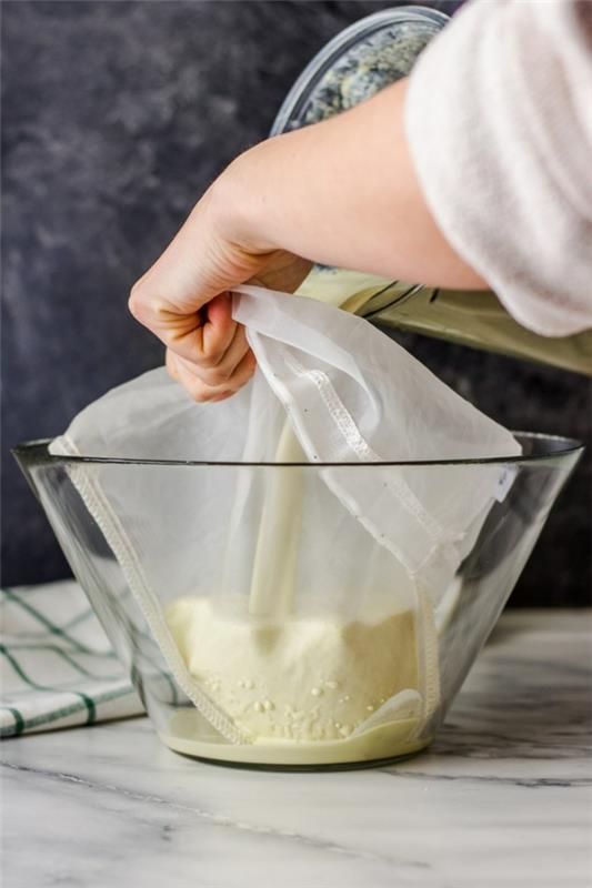 Φτιάξτε τη δική σας συνταγή γάλακτος φιστικιού χρησιμοποιώντας μια σακούλα γάλακτος καρυδιών