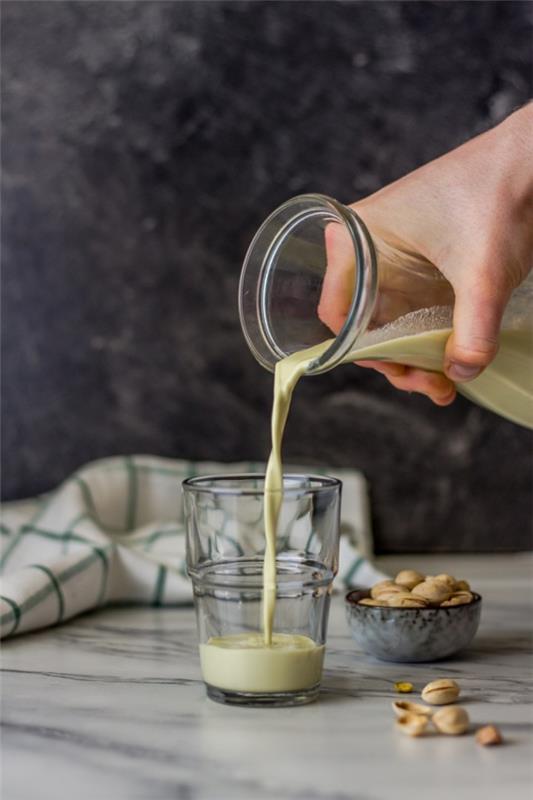 Φτιάξτε τη δική σας συνταγή γάλακτος φιστικιού vegan, φυτικής προέλευσης, χωρίς γαλακτοκομικά