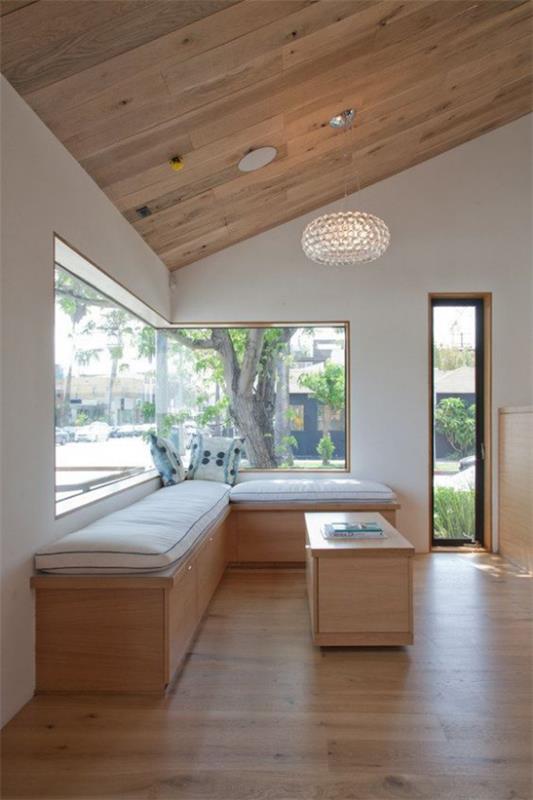 Έξυπνη χρήση του χώρου στο γωνιακό παράθυρο Χρησιμοποιήστε ανοιχτόχρωμο ξύλο, μινιμαλιστικό σχεδιασμό του γωνιακού πάγκου