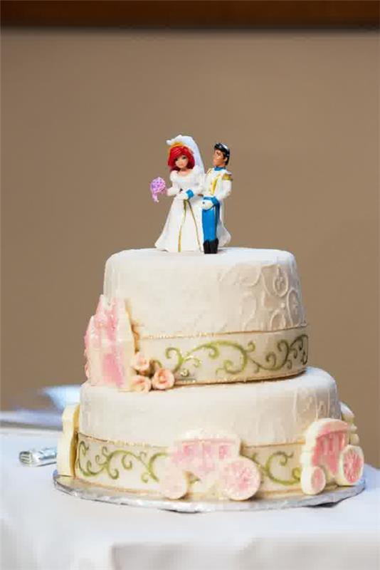 φθηνό ζευγάρι γαμήλιας τούρτας δύο επιπέδων
