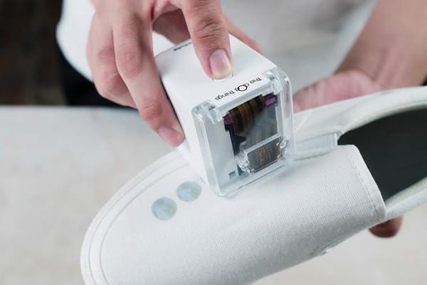 Ο PrinCube είναι ένας μικροσκοπικός φορητός εκτυπωτής που μπορεί να εκτυπώσει σε οποιαδήποτε επιφάνεια εκτύπωσης σε ύφασμα παπουτσιών
