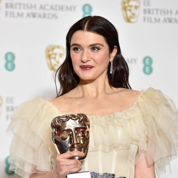 Rachel Weisz με το βραβείο